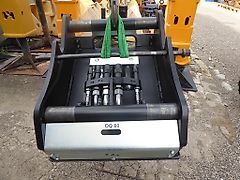 Oilquick - SW-Adapterplatte OQ 80 orig 5 Leitungen - volle hydr.Bestückung, - Bohrbild auf Kundenanfrage - SW-Identmaße: 80-590-670-590-80 - Bagger: 25t-43t