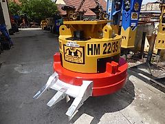 Zanetti SAT - Magnet / Hydraulik-Abbruch-Magnet HM 22/35 AZ - AZ: für Adapterplatte, mit 3 Zähnen - außen geschützt vorne unter Adapter-Platte montierte Licht-Signal-Ampel - Bagger: 22t-35t - Magnet-Leistung 9KW 220V