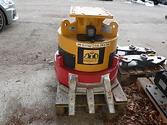 Zanetti SAT - Magnet / Hydraulik-Abbruch-Magnet HM 8/17 AZ - AZ: für Adapterplatte, mit 3 Zähnen - außen geschützt vorne unter Adapter-Platte montierte Licht-Signal-Ampel - Bagger: 8t-17t - Magnet-Leistung 3,4KW 220V