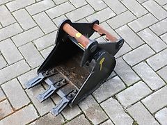 TIEFLÖFFEL 300 MM BREIT,